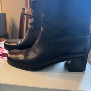 Naturalizer Sleek Black Ankle Booties